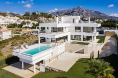 Villa Nueva Andalucía € 3.750.000,-